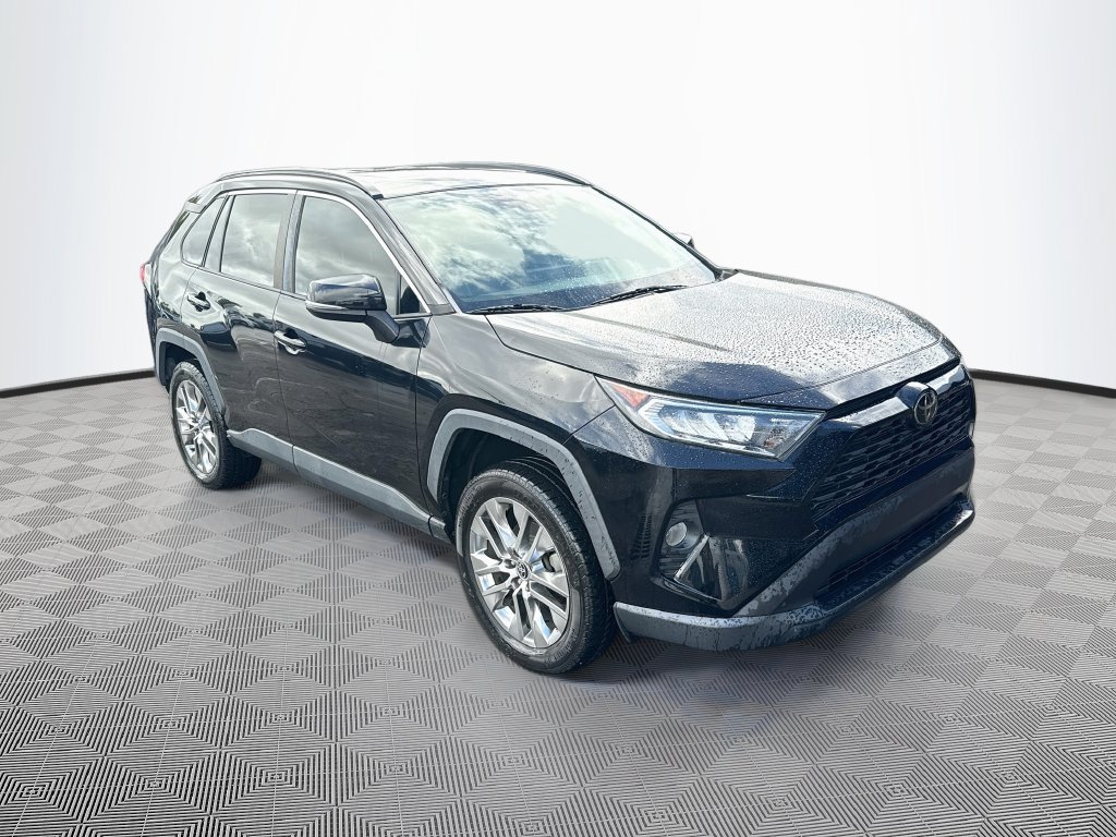 Used 2021 Toyota RAV4 XLE Premium FWD image 4