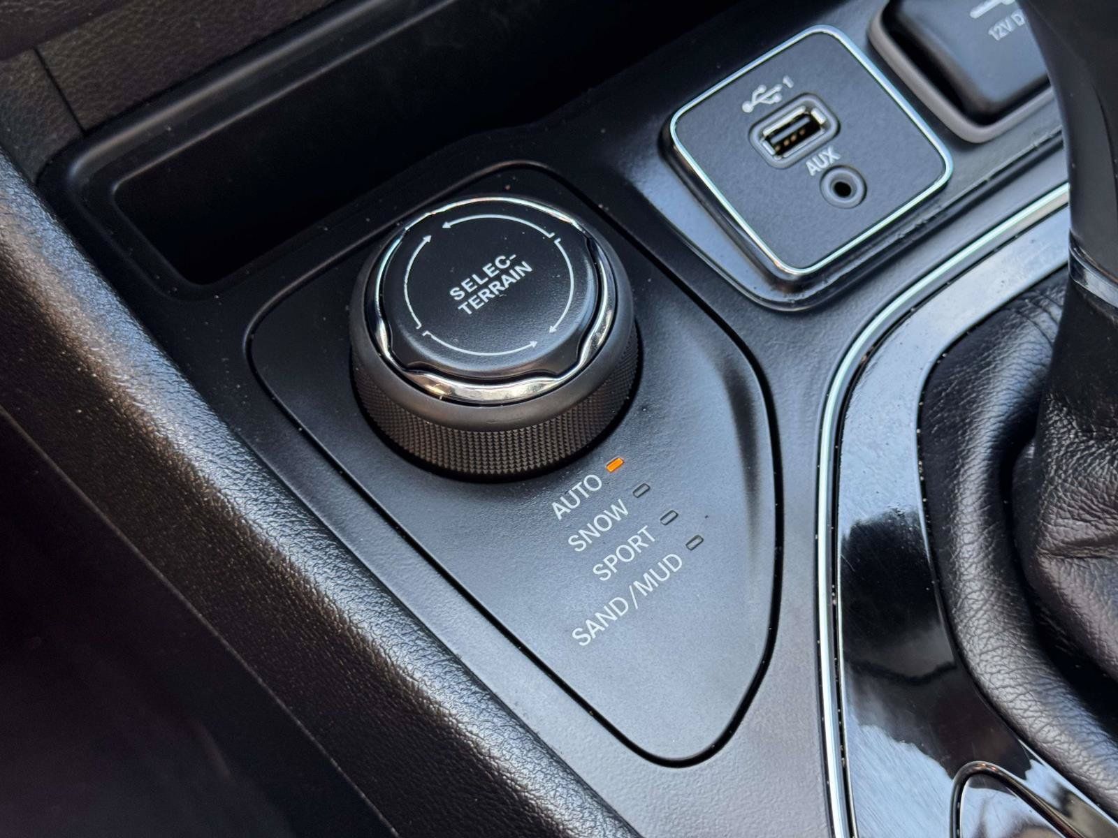 Used 2019 Jeep Cherokee Limited AWD/4WD image 27