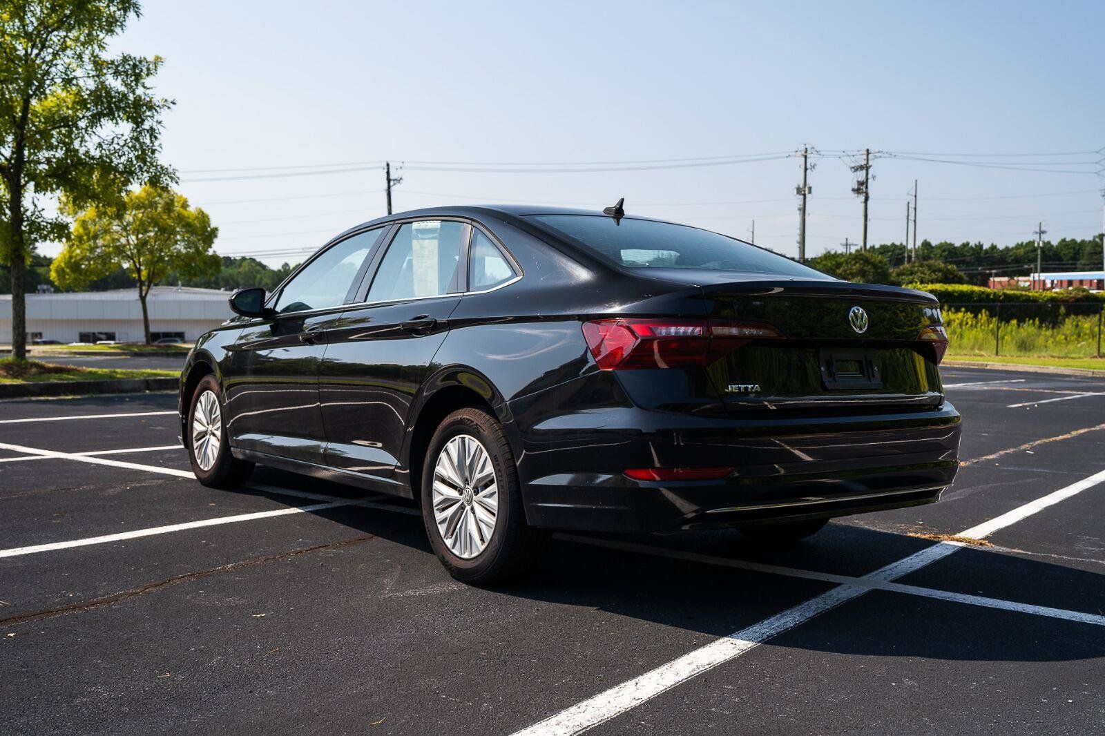 Used 2021 Volkswagen Jetta SE FWD image 6
