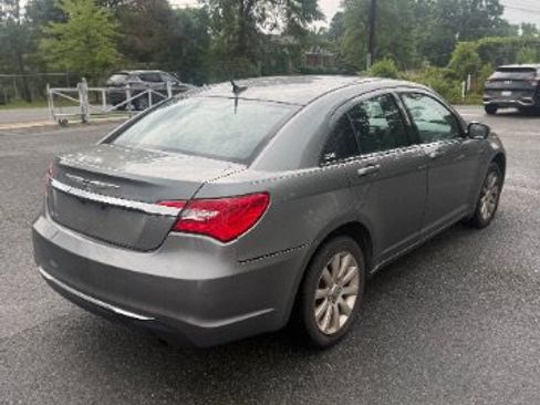 Used 2013 Chrysler 200 Touring FWD image 4