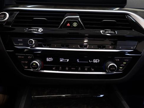 Used 2022 BMW 540i w/ M Sport Package image 30