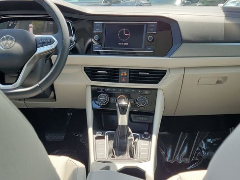 Used 2024 Volkswagen Jetta SE FWD image 15