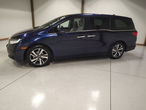 Used 2024 Honda Odyssey Touring image 3