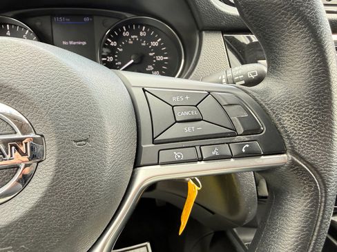 Used 2018 Nissan Rogue S image 23