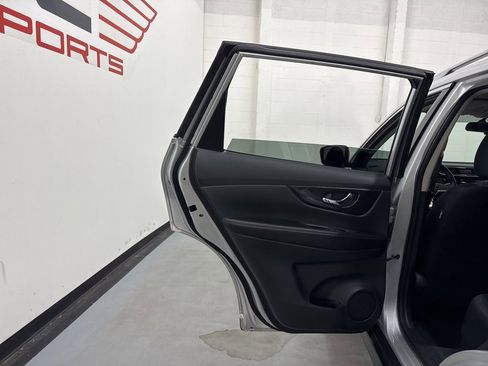 Used 2017 Nissan Rogue SV w/ SV Family Package image 51