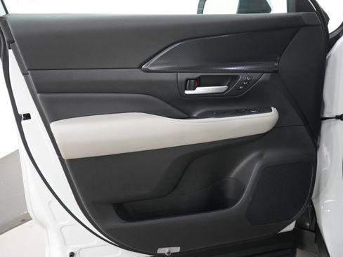 Used 2024 Toyota Grand Highlander AWD Hybrid image 23