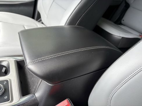 Used 2021 Ford Explorer XLT w/ Equipment Group 202A image 45