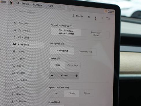 Used 2023 Tesla Model 3 Standard Range image 17