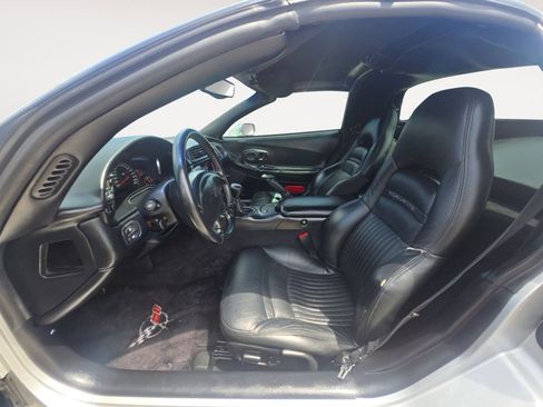 Used 2001 Chevrolet Corvette Coupe w/ Preferred Equipment Group2 RWD image 10