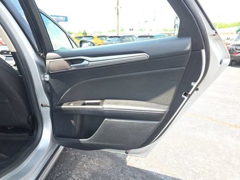 Used 2017 Ford Fusion SE FWD image 34
