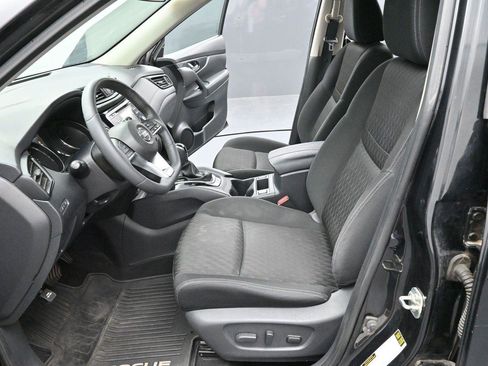 Used 2017 Nissan Rogue SV FWD image 13