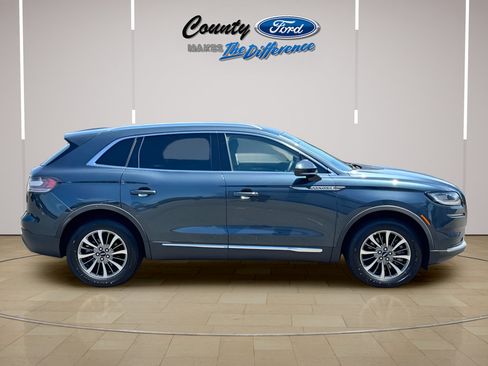 Used 2023 Lincoln Nautilus FWD image 6