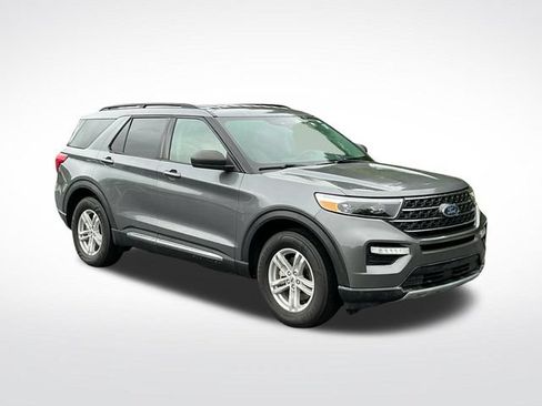 Used 2022 Ford Explorer XLT w/ Equipment Group 202A AWD/4WD image 9