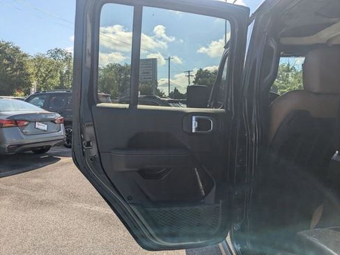 Used 2021 Jeep Wrangler Unlimited Rubicon AWD/4WD image 24