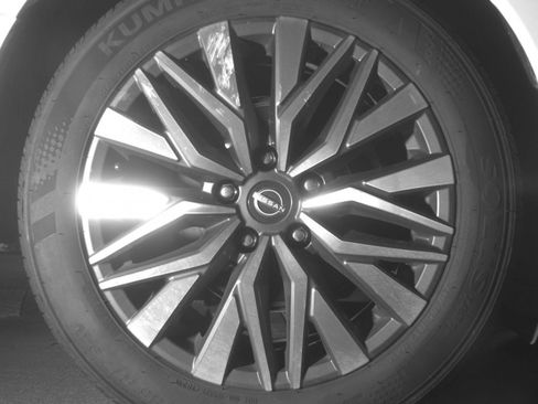 Used 2025 Nissan Altima 2.5 SV FWD image 13