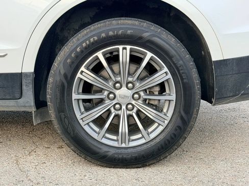 Used 2019 Cadillac XT5 Luxury image 2