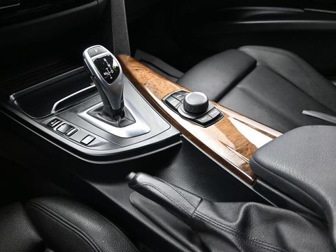Used 2018 BMW 330i Sedan RWD image 15
