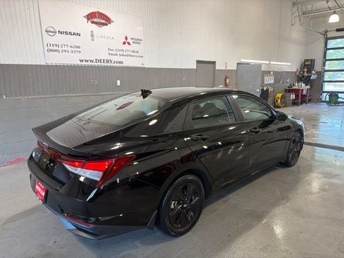 Used 2023 Hyundai Elantra SEL FWD image 3