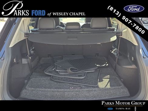 Used 2023 Volkswagen Tiguan SE w/ Panoramic Sunroof Package image 8