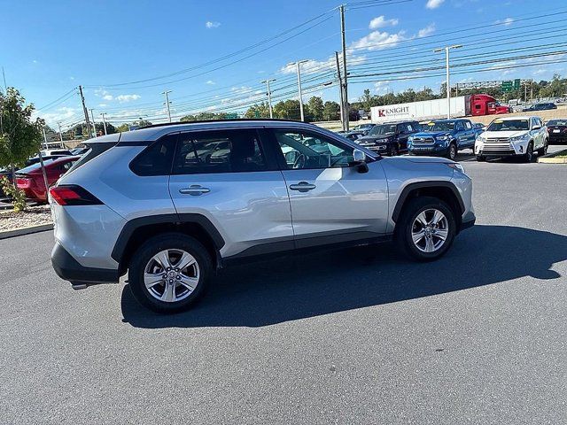 Used 2025 Toyota RAV4 XLE AWD/4WD image 7