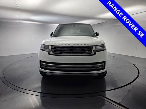 Used 2024 Land Rover Range Rover SE image 3