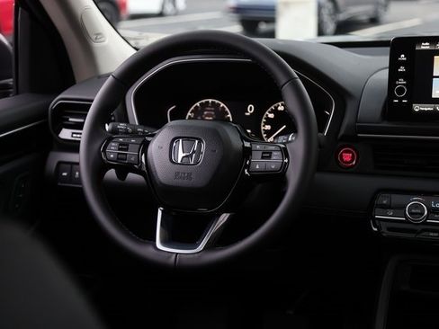 New 2025 Honda Pilot Touring image 18