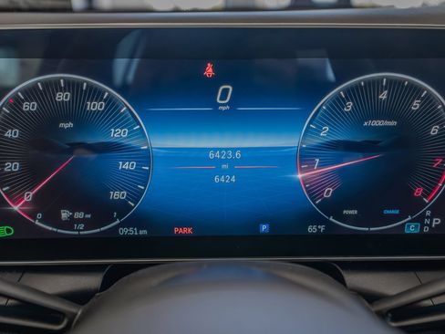 Used 2024 Mercedes-Benz GLC 300 4MATIC image 10