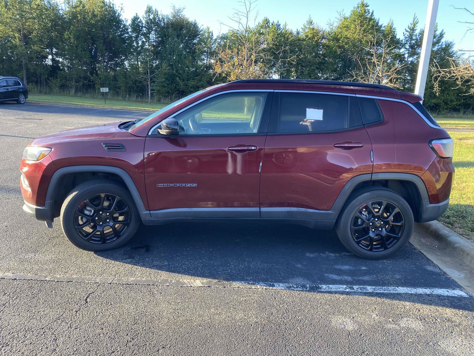Used 2022 Jeep Compass Latitude AWD/4WD image 9
