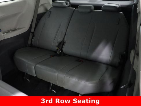 Certified 2021 Toyota Sienna XLE image 34