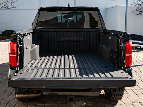 Used 2025 Toyota Tacoma TRD Sport w/ TRD Sport Upgrade Package image 24