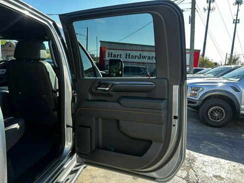 Used 2024 GMC Sierra 2500 AT4 image 17