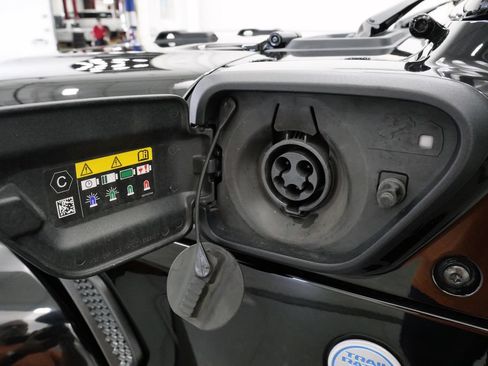 Used 2023 Jeep Wrangler Unlimited Sahara w/ Cold Weather Group AWD/4WD image 11