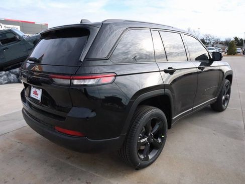 New 2025 Jeep Grand Cherokee Limited w/ Luxury Tech Group II image 23