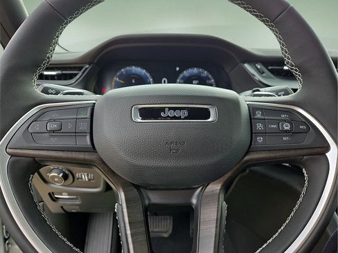 New 2026 Jeep Grand Cherokee L Limited w/ Luxury Tech Group II AWD/4WD image 24