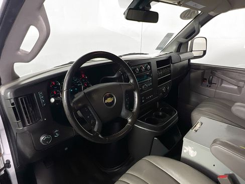 Used 2020 Chevrolet Express 3500 Extended w/ Driver Convenience Package RWD image 27