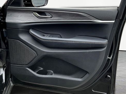 Used 2023 Jeep Grand Cherokee L Limited w/ Black Appearance Package image 29