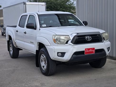 Used 2015 Toyota Tacoma PreRunner w/ SR5 Package RWD image 3