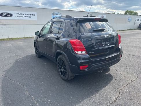 Used 2021 Chevrolet Trax LT w/ Premium Seat Package FWD image 7