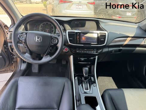 Used 2017 Honda Accord Touring image 13