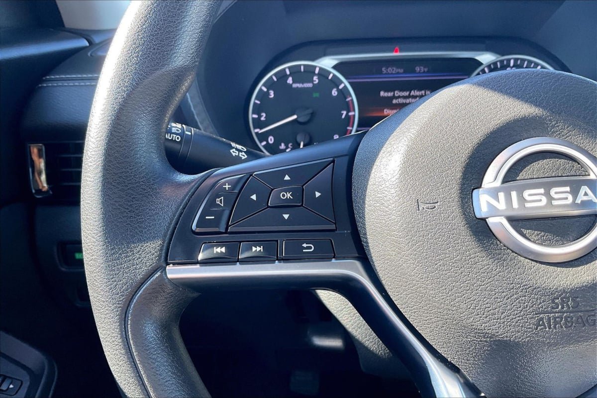 Used 2025 Nissan Sentra SV FWD image 15