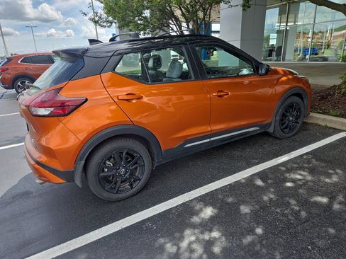 Used 2023 Nissan Kicks SR w/ SR Premium Package FWD image 3
