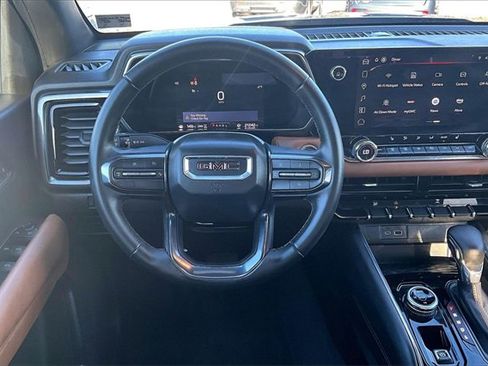 Used 2023 GMC Canyon AT4 image 12