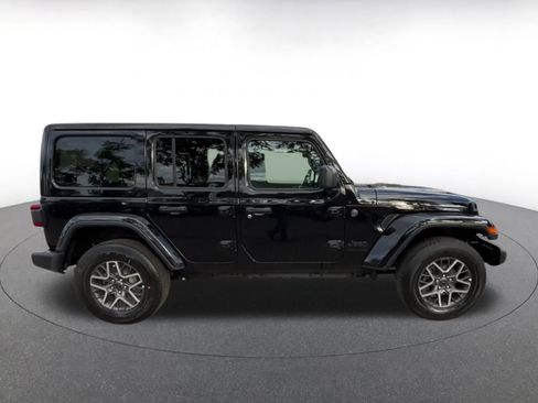 Used 2025 Jeep Wrangler Sahara image 16