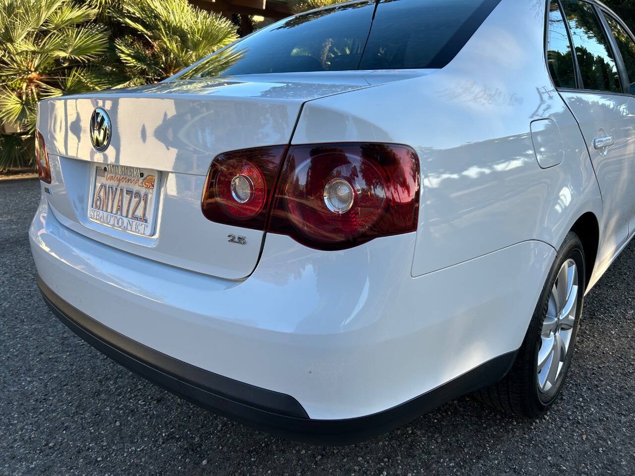 Used 2010 Volkswagen Jetta Limited Edition FWD image 16