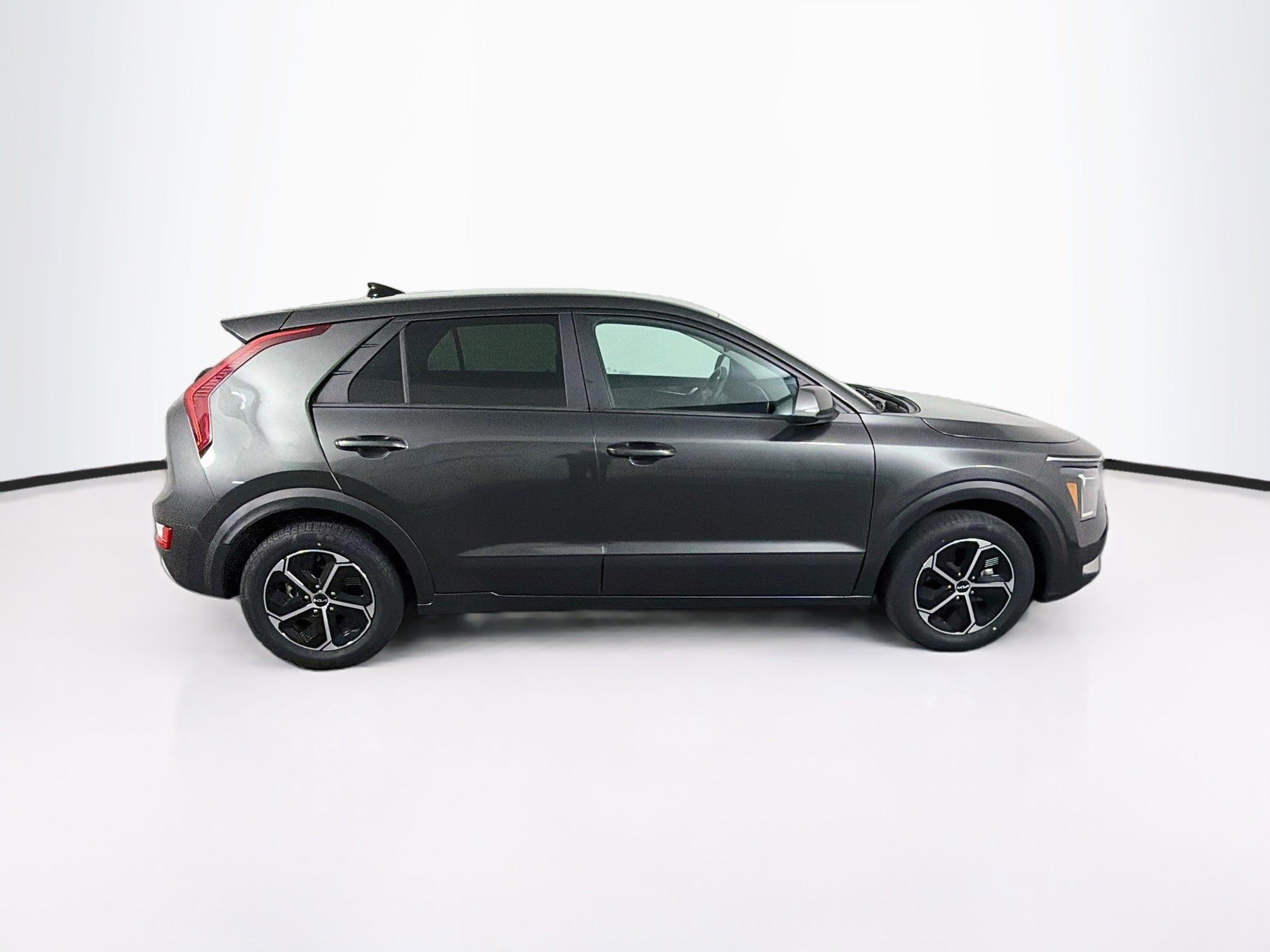 Used 2025 Kia Niro LX FWD image 10