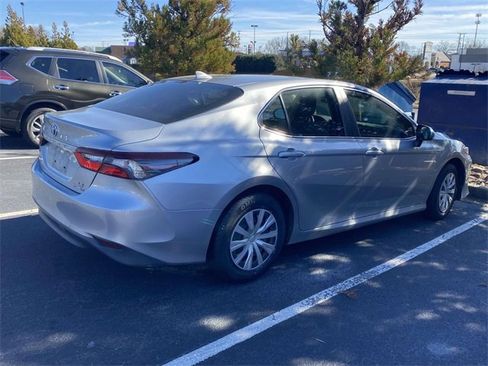 Used 2021 Toyota Camry LE image 9