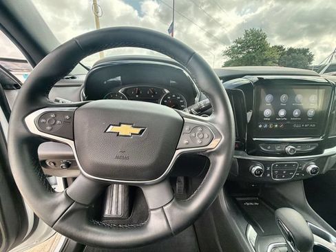 Used 2023 Chevrolet Traverse LT FWD image 11