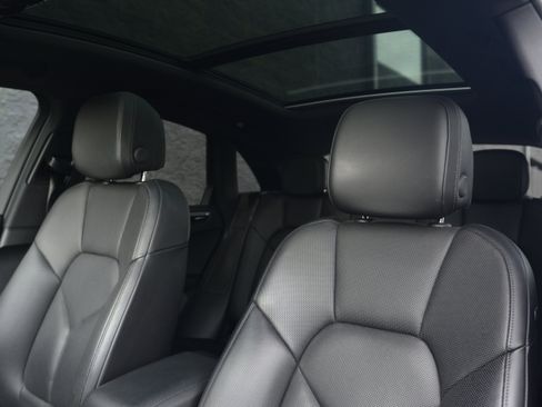 Certified 2018 Porsche Macan image 5