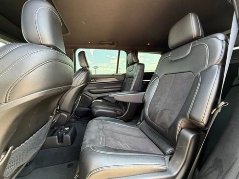 Used 2024 Jeep Grand Cherokee L Altitude image 17