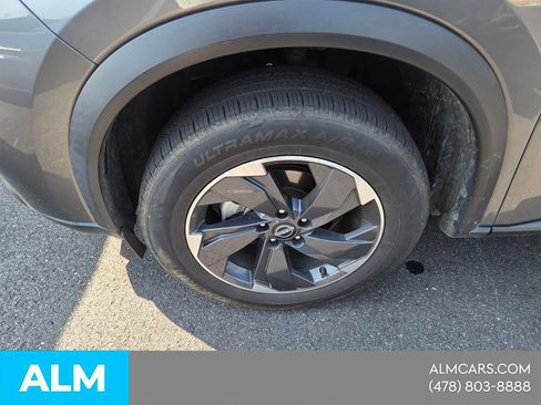 Used 2024 Nissan Rogue SV FWD image 3